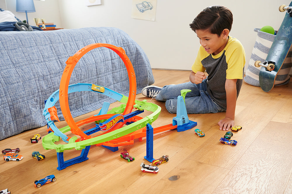 Hot Wheels Action Loop Cyclone Challenge